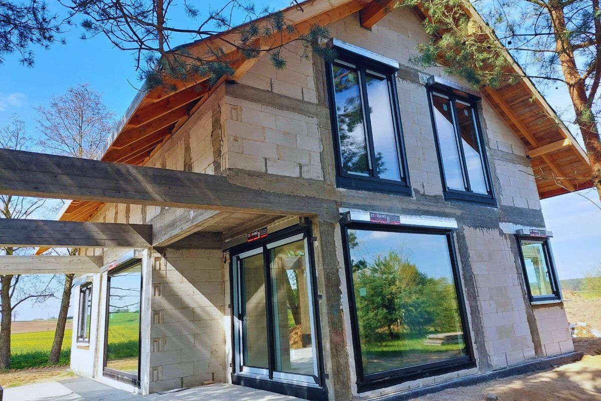 Okna PCV i aluminiowe - budowa domu